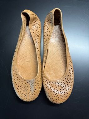 Indigo By Clarks Women's Plush Leather CutOut Ballet Flats Brown - Size 9M